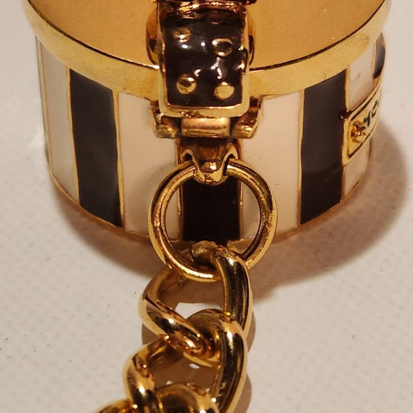 Henri bendel gold tone Hatbox keychain purse charm - Picture 5 of 7
